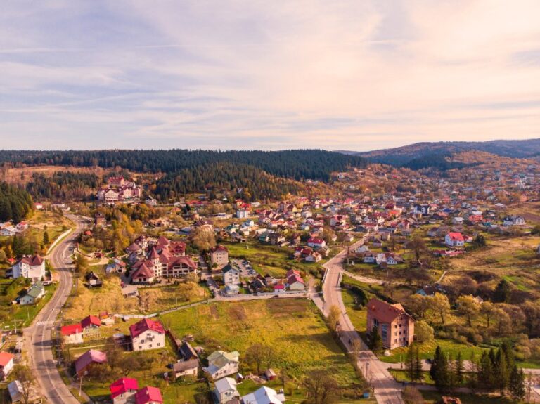 Charmante villa en pierre avec vue sur les collines verdoyantes de l’arrière-pays niçois